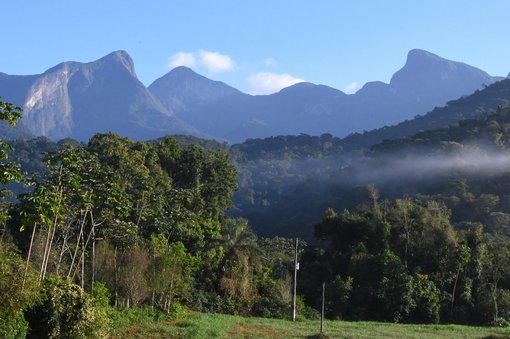 2022-07-02 1 Serra dos Orgaos mountains viewed from REGUA John Sykes